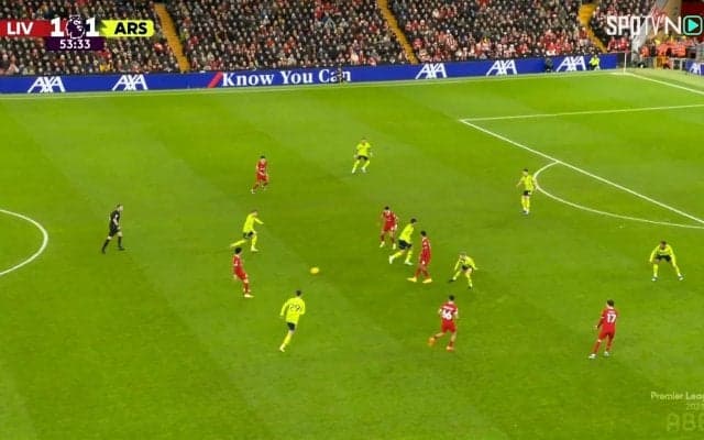 「リヴァプール式の遠藤航が爆誕」を象徴するワンシーン！日本代表MFの縦志向の鋭いダイレクトパス→決定機は「フィロソフィー通り」でクロップ監督も大きな拍手