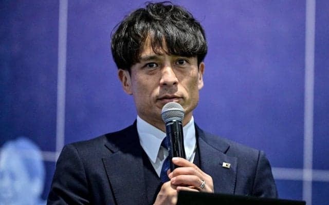 「どこぞの俳優さんかと…」「かっこ良すぎです」日本サッカー協会次期会長の宮本恒靖氏、イルミネーションを背景にコート着用の「おしゃれ写真」が話題に！ ファンから歓喜の声多数