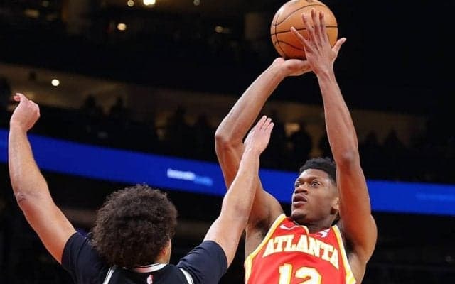 ホークスで先発を務めるディアンドレ・ハンターが右ヒザ炎症のため最低2週間の離脱