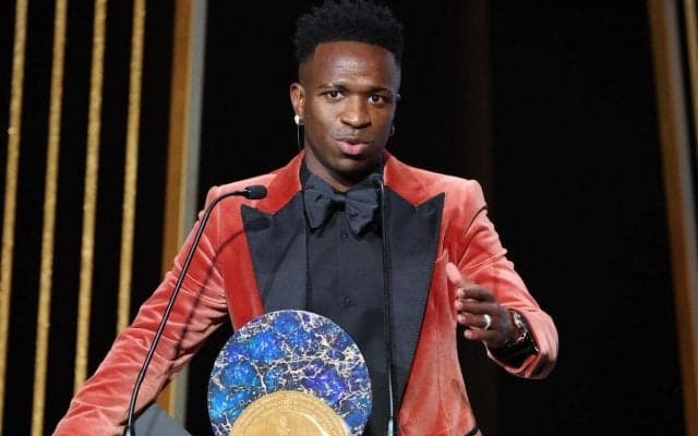 「ヴィニが小さく見える」ヴィニシウスが八村塁も出場したNBAの試合を観戦！レブロン・ジェームズらとユニフォーム交換「オーラが凄い」