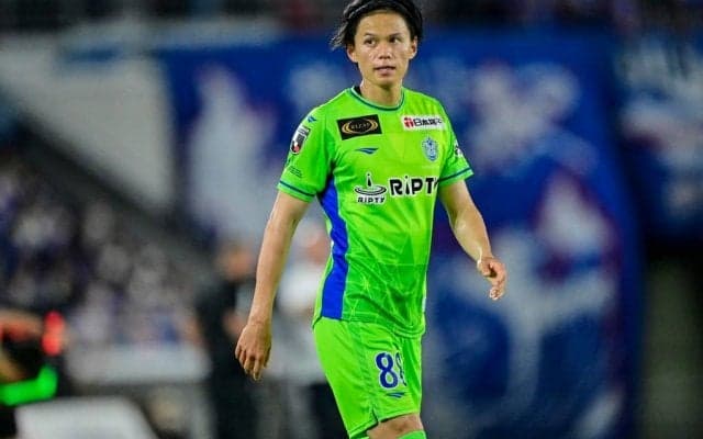 「普段から美男美女のご夫婦ですが…」湘南MF小野瀬のタキシード姿＆モデル妻の純白ドレス姿の「新婚夫婦ショット」が大反響！ G大阪選手が多く駆け付けた結婚式の様子