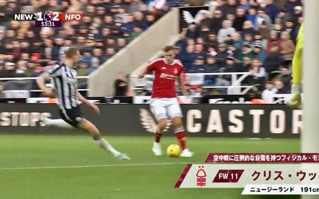 まるで三笘薫！守備陣3人置き去りの超絶ドリブル→“ちょい浮かせ”芸術的スーパーゴール 「うますぎるだろ」191cm長身FWの意外すぎる一撃にファン驚愕