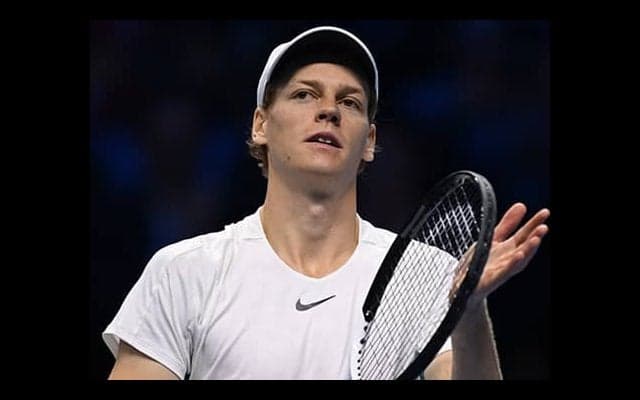  シナー、プロ級スキーを披露 