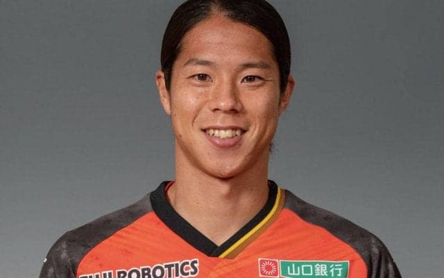 J2山口がDF前貴之と契約更新！ クラブ通算6年目の来季へ「1つでも多くの勝利を届けられるよう頑張ります」