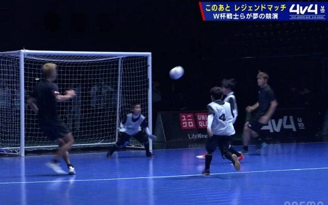 激レア！名パサー・遠藤保仁、“10年１回のヘディングシュート”の瞬間！本田圭佑が華麗ダイレクトキックで演出、槙野智章は「見たことないですよ」と興奮