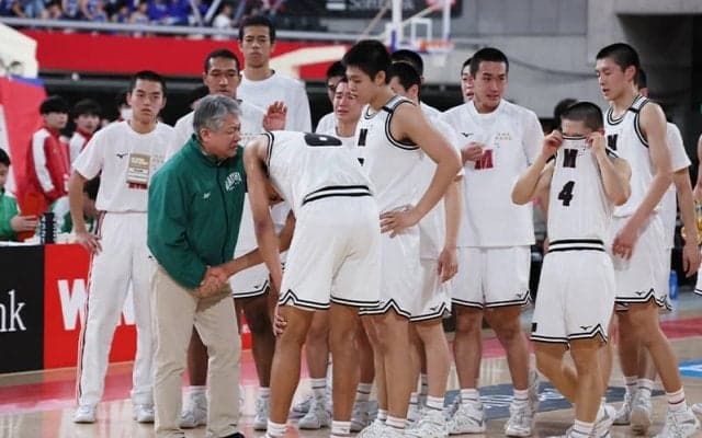 非情にも意味のある「特別な1回戦」…明成バスケ部と福岡第一・井手口孝コーチが佐藤久夫先生に誓った新たな旅立ち