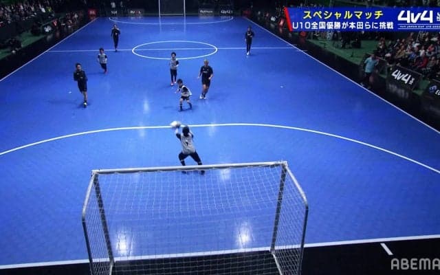 本田圭佑、二度の決定的シュートを止められ頭を抱えた瞬間！ビッグセーブ連発の少年GKが「すごい」「才能の塊」と話題沸騰、元日本代表FWも「Jリーグで活躍できます」と大絶賛