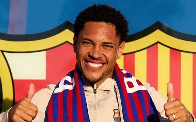 低迷バルサ　シャビ監督解任論も出るなか18歳のブラジル代表FWは救世主になれるか