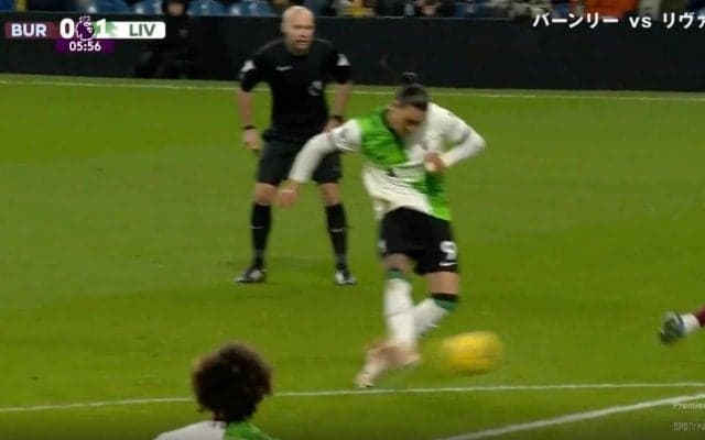 批判はねのけて逆襲開始！「エグいな」「ゴラッソすぎる！」 DF4人をブチ抜く強烈ゴールを叩き込んだ瞬間　リバプールの悪童FWが完璧なコントロールショット