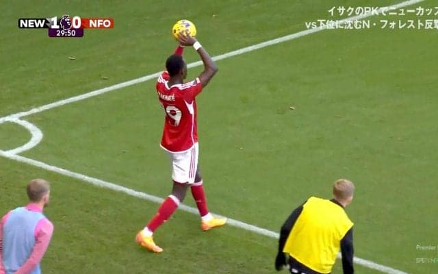 ノーステップで驚異の20m超スローイン！ セネガル代表DFの圧巻身体能力にスタジアムどよめき…今季話題の“飛び道具”に現地ファンも驚き