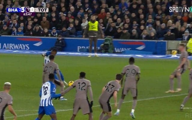 「やばい！お帰り！」三笘薫の相棒が怪我からの復帰戦で超絶ゴラッソを叩き込んだ瞬間！揺れて、落ちる無回転弾炸裂に「ご飯100杯食える！」「これで三笘が帰ってくれば」