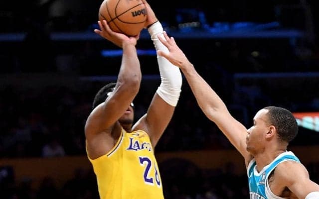 八村塁、先発出場で豪快ダンクや“3点プレー”を披露…レイカーズは快勝で2試合ぶり白星