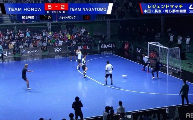 本田圭佑が「エグすぎる」“黄金の左足”を炸裂！盟友・家長昭博のパスからダイレクトで低弾道ミドルを突き刺した歓喜の瞬間「うっま」「きたー」