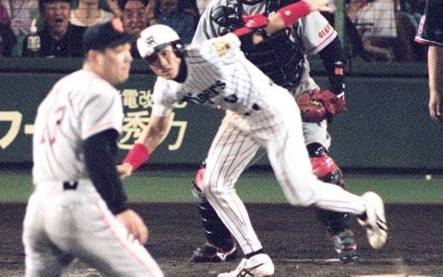 沈黙した野村監督「目立ちたがり屋が…」　“敬遠球サヨナラ打”新庄が出していたサイン