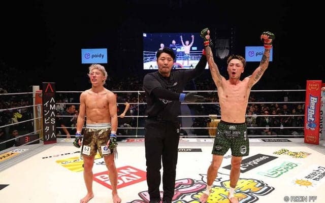 【RIZIN.45】Krush王者・篠塚辰樹、BD戦士を血染め“フルボッコ”で2度ダウン奪い圧倒　敗れた冨澤は号泣