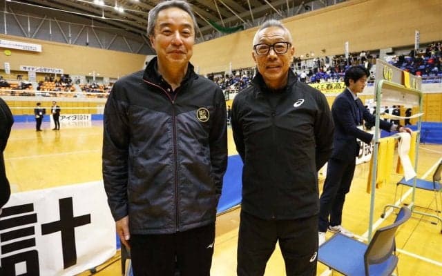 細田学園高のベンチに下北沢成徳高の小川良樹前監督!? 「もうバレーはないかな」から就任に至るまで【伊藤潔美監督×小川エグゼクティブアドバイザー対談①】
