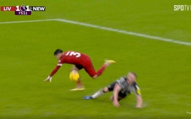 「日本人の戦士がいなくなるのは不安」「行かないで！」 リバプール遠藤航が強烈ハードタックルで相手を叩き潰した瞬間　8試合連続スタメン出場のデュエル王に現地メディアが高評価