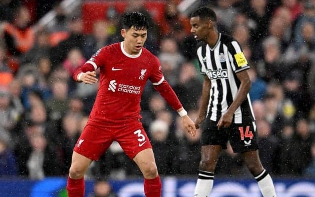 遠藤航、リバプールの“新たな心臓”を地元メディア絶賛　9点でMOM選出、チーム離脱にも言及「守備面で彼の存在は……」【プレミアリーグ】