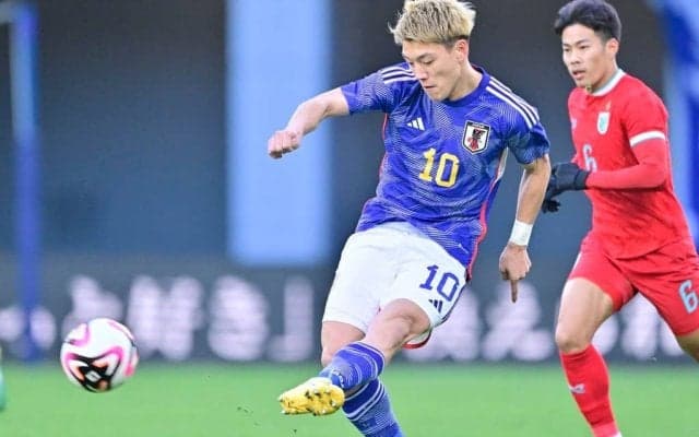 【堂安律がリベンジのアジアカップ前に見せた新たな選択肢(2)】目指すは2004年大会MVPの中村俊輔という絶対的エース……2度目の参戦で堂安に求められるタスクとは