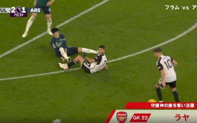 「もう見てられんわ」冨安健洋、強烈な超至近距離シュートを被弾した衝撃の瞬間　ピッチに倒れ込む姿にファンは悲痛の声「また怪我か？」「接触やばい」