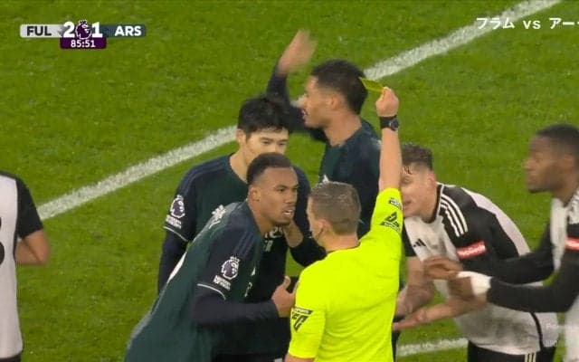 「レッドカード」vs「ノーファウル」冨安健洋は憮然、ブラジル代表はブチギレ！両軍入り乱れて猛抗議の瞬間　一触即発のバチバチシーンにスタジアム騒然