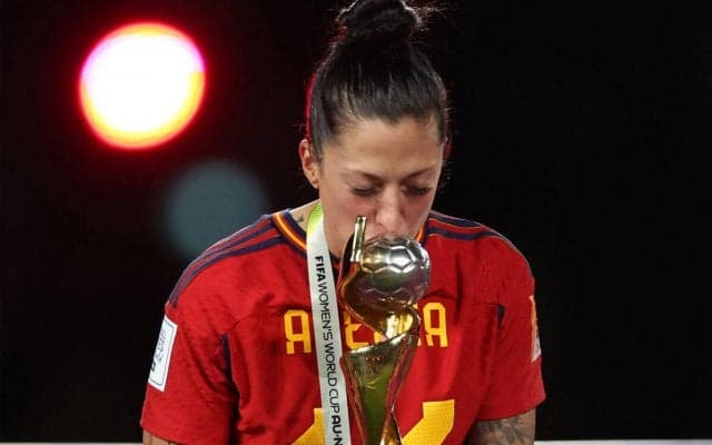 元会長からのキス事件についてエルモソが法廷で証言「決して合意の上ではなかった」