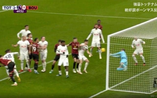 スタジアム騒然！「ヤバっ！」「スゴすぎるだろ」超人的反応で“神業スーパーセーブ”を炸裂した瞬間　毎試合ビッグセーブを連発するイタリア代表GKの超絶プレー