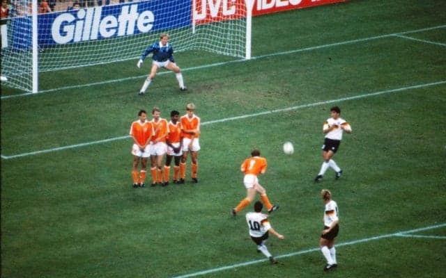 110年間変わらない「サッカー10不思議」のひとつ【誰もが知っているのに守らないルール】(1)