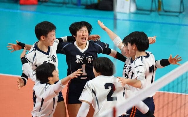 春高バレー　就実が東九州龍谷との名門対決でストレート勝ち　昨年コロナで無念の欠場に西畑監督「このコートでバレーをやらせてもらえることに感謝」