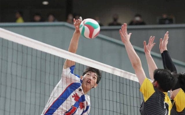 春高バレー　高さとパワーを見せつけた京都男子・洛南、初戦突破