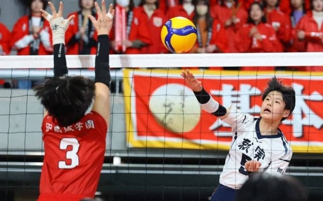 前回コロナで不戦敗の就実　先輩の思い胸に強敵圧倒　春高バレー