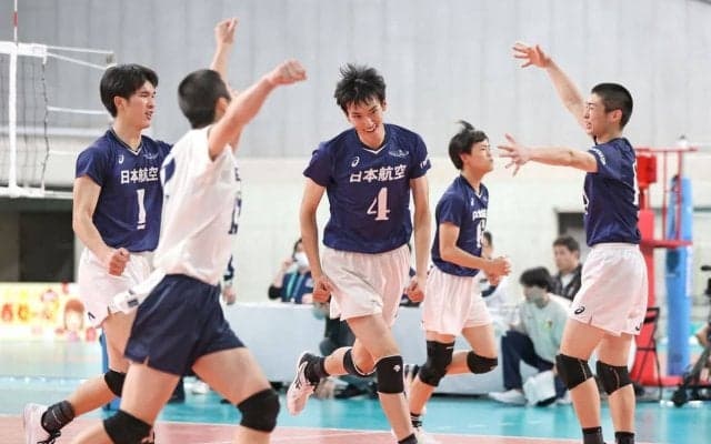 春高バレー　日本航空、歯車かみ合い初戦突破　山崎主将「プレーで見せるという気持ちだった」