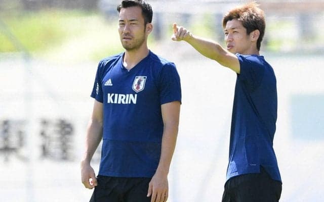 日本代表を支えた2人がアメリカから新年の挨拶、しかし注目集めたのは大迫勇也の“紐”「紐の長さもハンパない」「紐長すぎない？」