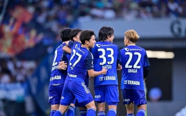 「グッとイメージ変えてきた!!!」町田が発表したJ1昇格「1年目のユニフォーム」が絶賛！ 紹介映像に登場するモデルにも「なんというイケオジ…国宝じゃん…」の声