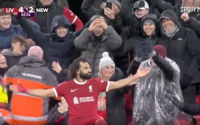 SNSで大バズり中！いいね！押されまくり 「カッコ良すぎる」「今年度No.1」 全世界で話題のゴールパフォーマンスが炸裂した瞬間　最高すぎる“サラー神”にファンが大歓喜