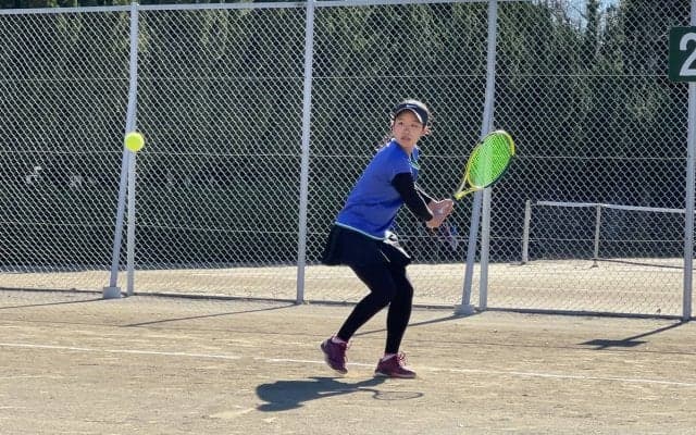 「第29回むさしの村ニューイヤージュニア」のU18男女シングルスの優勝者が決定！ U12男女も4強が揃う＜プレー写真＆勝ち上がり表＞