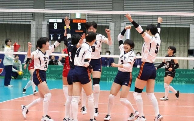 春高バレー　就実、２年ぶり頂点へ視界良好　岡崎「守備からつなぐ意識でできた」