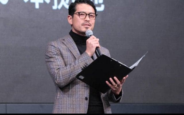 「美男美女と富士」鈴木啓太と畑野ひろ子が新年の挨拶で2ショット！「素敵すぎ」