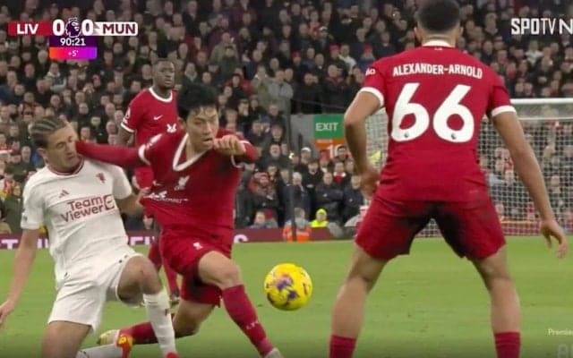 「日本のサムライ」「MVPに値する選手」 スーパーゴール、神ディフェンス… リバプール遠藤航が“世界最高レベル”のプレーを連発する瞬間　クラブ月間MVP選出に地元ファン大歓喜