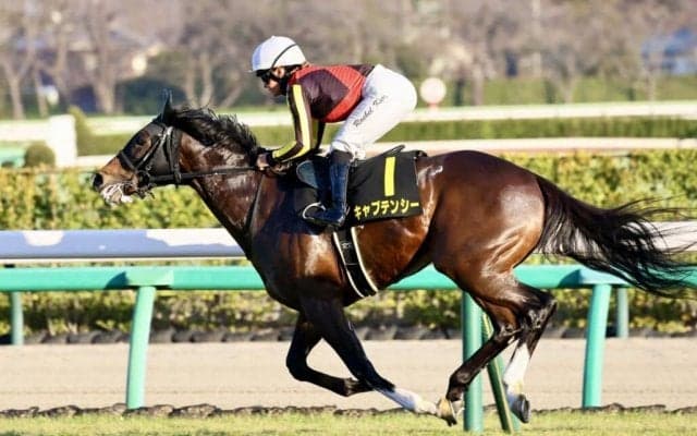 【ジュニアC】キング騎乗の良血馬、キャプテンシーが逃げ切りV