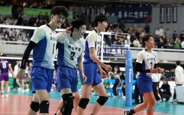 駿台学園、鎮西など４強入り　春高バレー第３日
