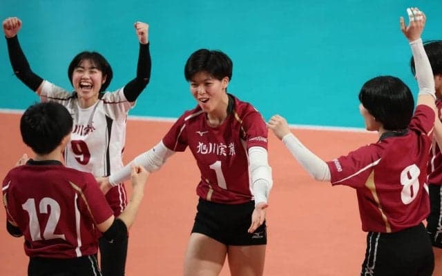 春高バレー　女子の旭川実がベスト４進出　高校総体準優勝の都市大塩尻をフルセットで撃破