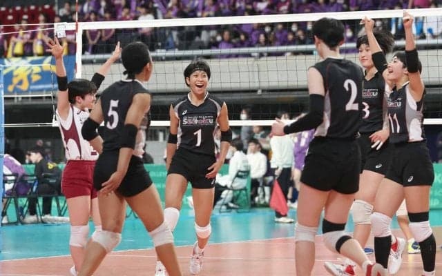 春高バレー　女子の下北沢成徳が冷や汗４強　３冠への試練…２年生エースのイェーモン「逆によかった」