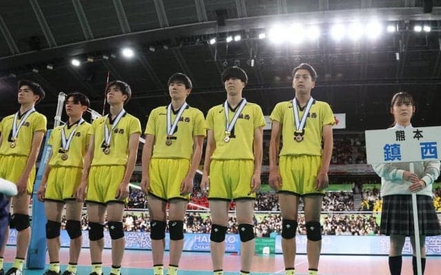 春高バレー　鎮西は準決勝で散る　右肩の痛みに耐えたエース井坂太郎「後悔はありません」　