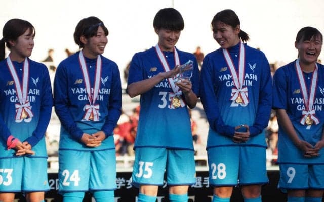 インカレ初優勝の山梨学院大学、MVP受賞のMF嶋田華が芸術的FKを回想「夢で見たなと思って蹴ったら…」