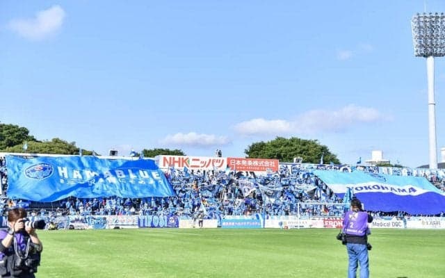 「新ユニかっこいいじゃん！」J2横浜FCが発表した「新ユニフォーム」デザインが好評！ 太さの異なるストライプによる新デザインに「シンプルで良きと思います」の声