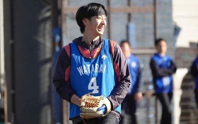 DeNAドラ1度会、合同自主トレ初日に見せた驚異の人気　アクスタが午前で異例の完売