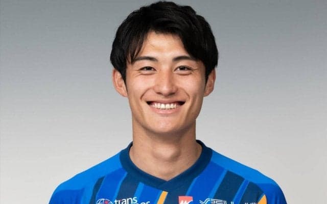 J1連覇狙う神戸が長崎の主力MF鍬先祐弥を獲得！　「ピッチでは守備力、ハードワーク、展開力に注目して」