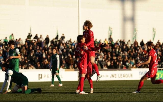 守屋都弥が劇的決勝点！I神戸が東京NBとの無敗対決制し、首位でウインターブレイクへ【WEリーグ】