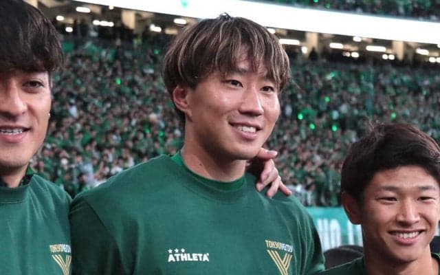 東京Vが下部組織育ちの大型ボランチ、綱島悠斗と契約更新　「本来いるべき立ち位置へ共に戻りましょう！」